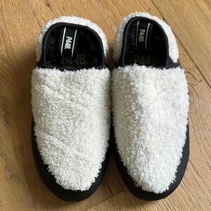 P448 White Fuzzy Boucle Teddy Slip-On Mule Sneaker | Size 7.5 | Like New